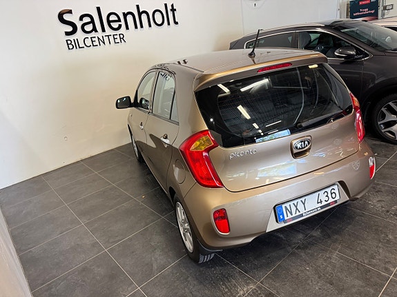 Kia Picanto 10 of 25