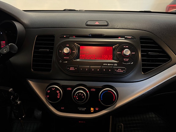 Kia Picanto 20 of 25