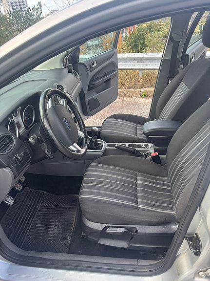 Ford Focus 9 of 18