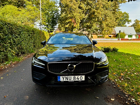 Volvo V60 2 of 9