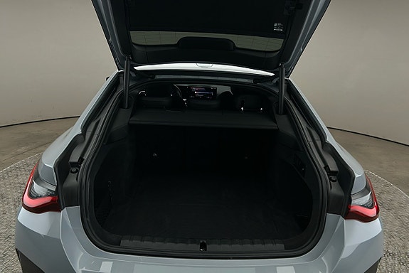 BMW i4 14 of 27