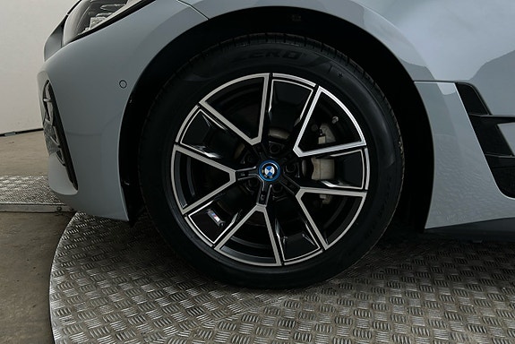 BMW i4 12 of 27