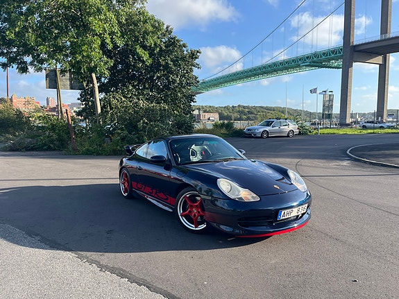 Porsche 911 Carrera 4 of 14