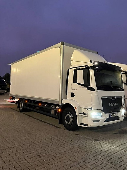 MAN TGM 18.290 4X2 2 of 8