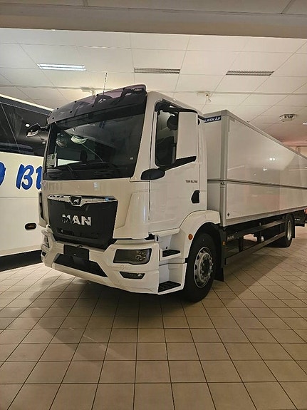 MAN TGX / TGS/TGM färdiga lagerbilar och chassier 8 of 11