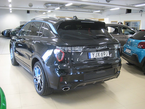 Lynk & Co 01 3 of 8