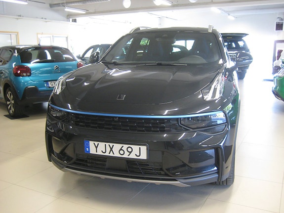 Lynk & Co 01 2 of 8