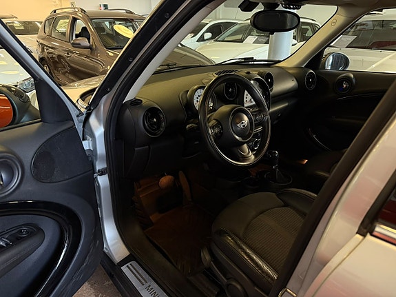 MINI Countryman Cooper D 8 of 17