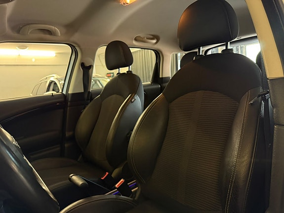 MINI Countryman Cooper D 9 of 17
