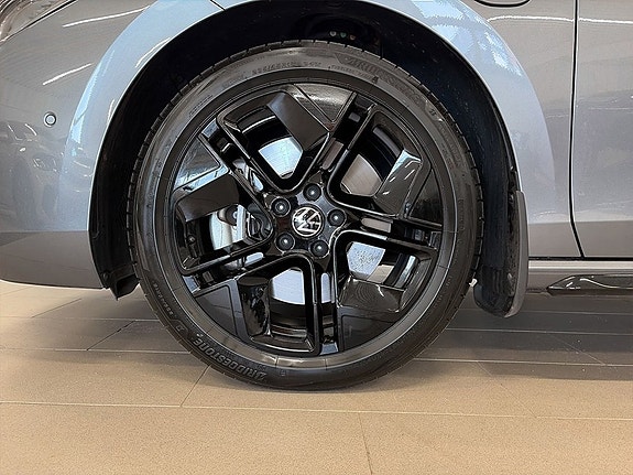 Volkswagen Passat 8 of 12
