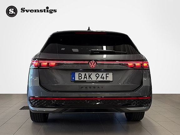 Volkswagen Passat 4 of 12