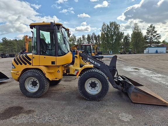 Volvo L30B Pro 3 of 4