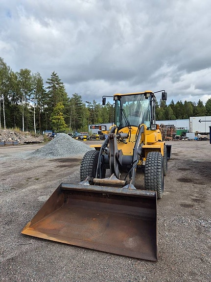 Volvo L30B Pro 2 of 4