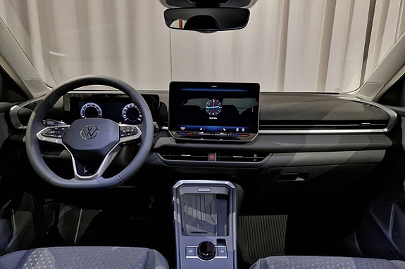Volkswagen T-Roc 8 of 14