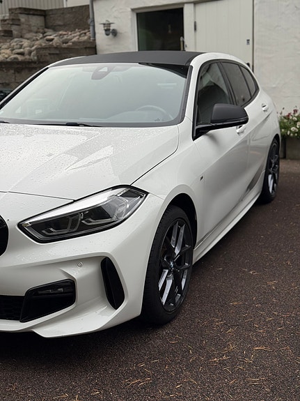 BMW 118i 2 of 7