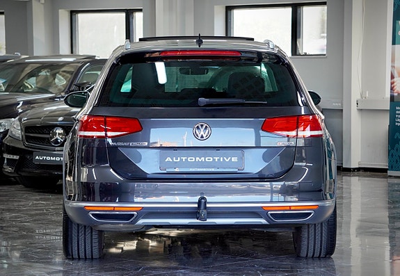 Volkswagen Passat Alltrack 3 of 22