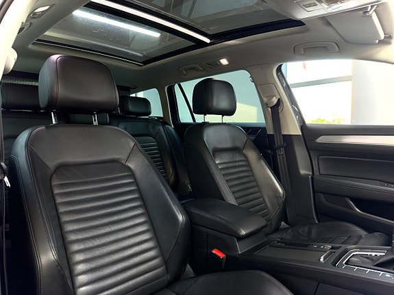 Volkswagen Passat Alltrack 9 of 22