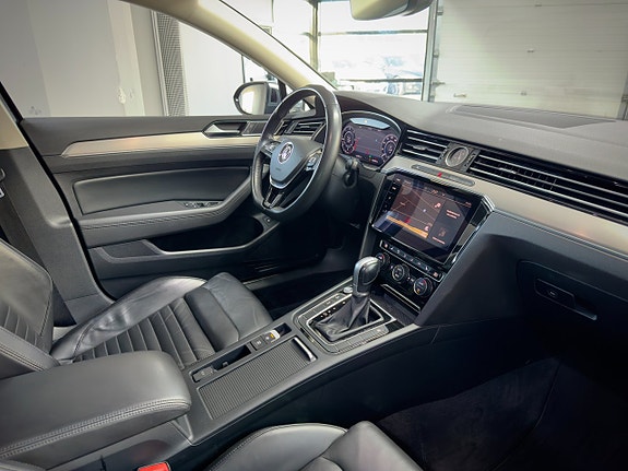 Volkswagen Passat Alltrack 13 of 22
