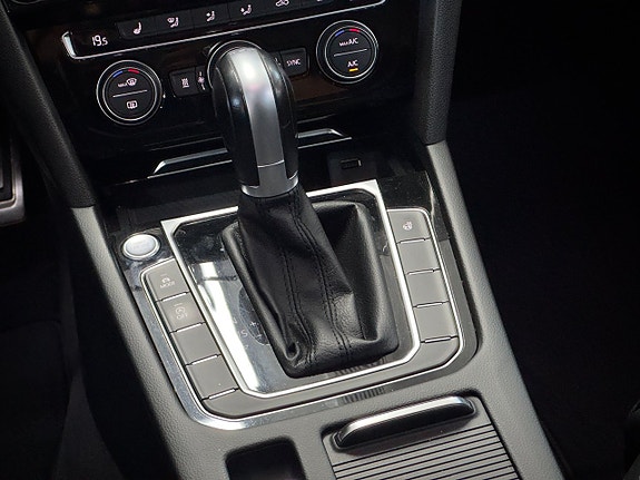 Volkswagen Passat Alltrack 18 of 22