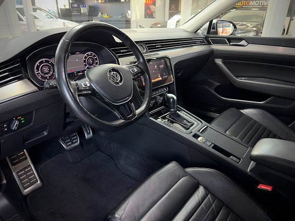 Volkswagen Passat Alltrack 19 of 22