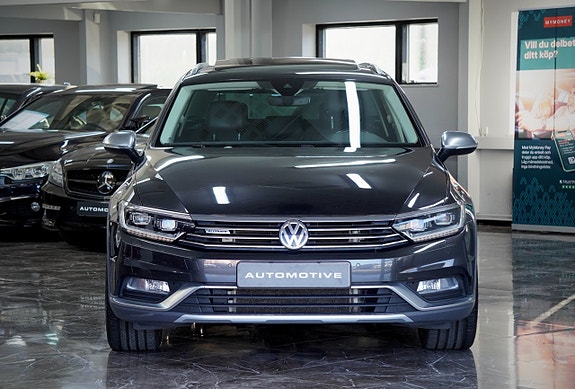 Volkswagen Passat Alltrack 2 of 22