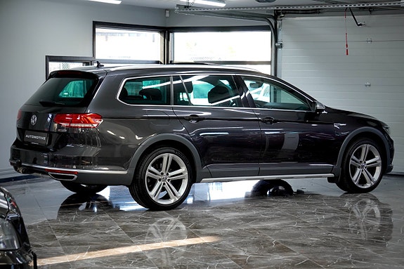 Volkswagen Passat Alltrack 5 of 22