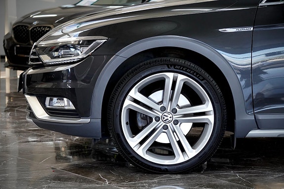 Volkswagen Passat Alltrack 8 of 22