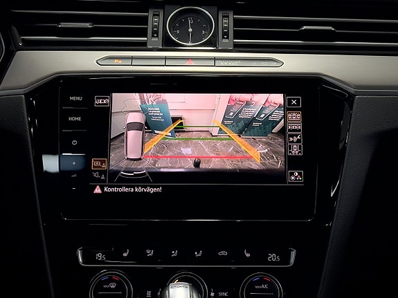 Volkswagen Passat Alltrack 15 of 22