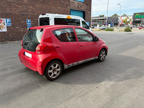 Toyota Aygo 5 of 15
