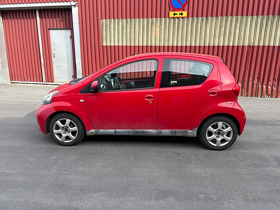 Toyota Aygo 2 of 15