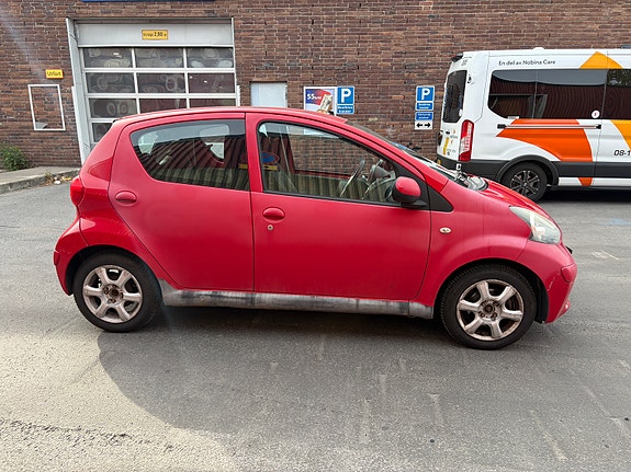 Toyota Aygo 4 of 15