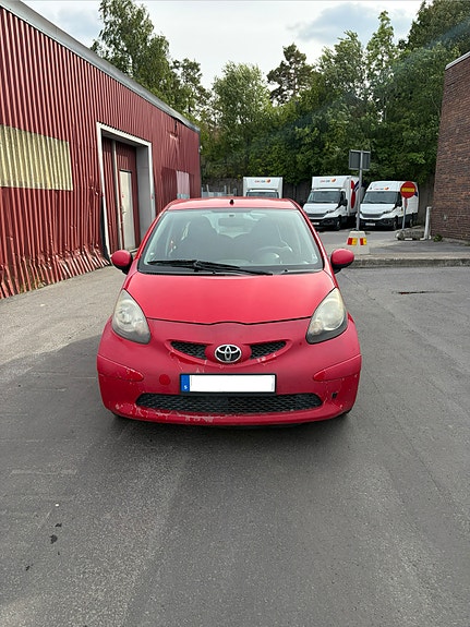 Toyota Aygo 3 of 15