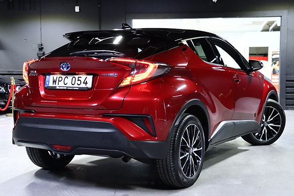 Toyota C-HR 4 of 30