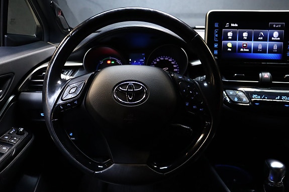 Toyota C-HR 16 of 30