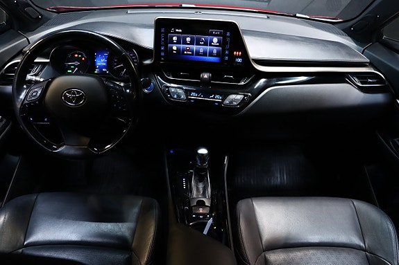 Toyota C-HR 14 of 30