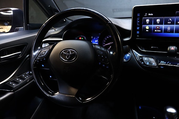 Toyota C-HR 15 of 30