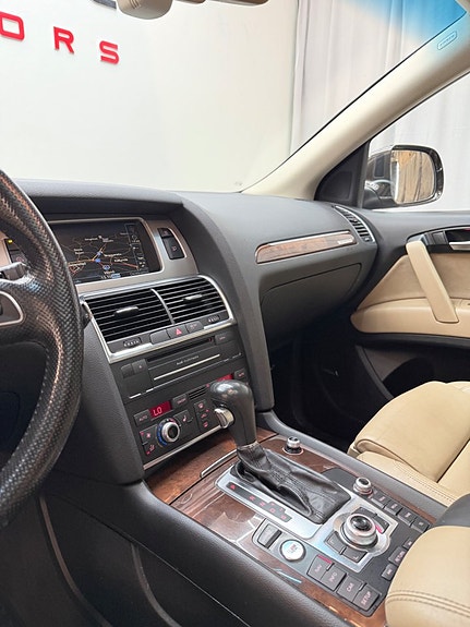 Audi Q7 12 of 16