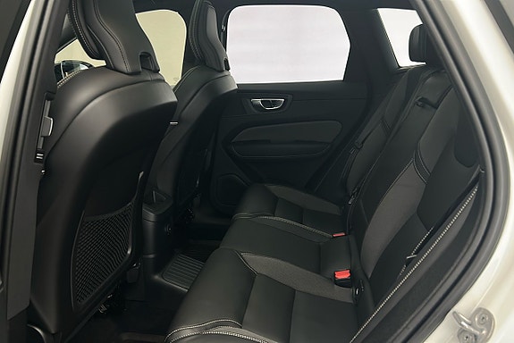 Volvo XC60 13 of 30