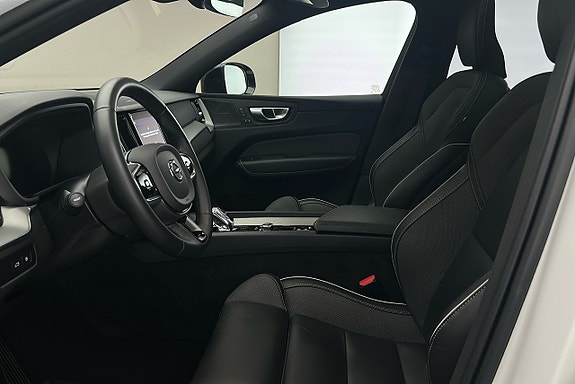 Volvo XC60 10 of 30