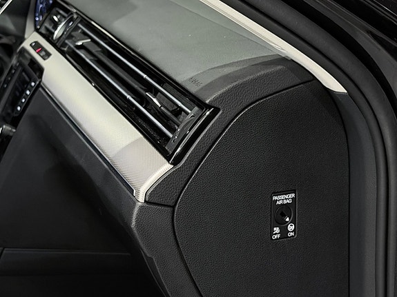 Volkswagen Passat Alltrack 12 of 30