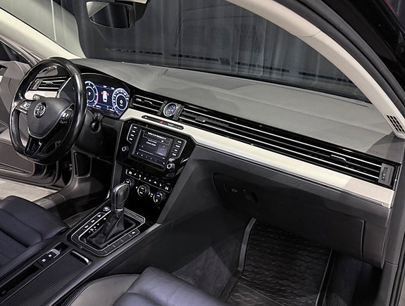 Volkswagen Passat Alltrack 11 of 30