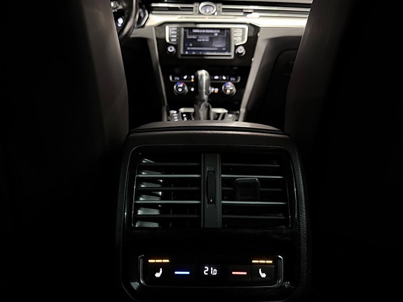 Volkswagen Passat Alltrack 19 of 30