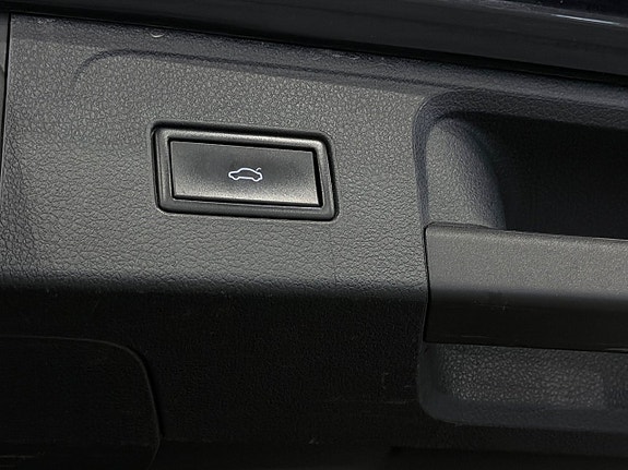 Volkswagen Passat Alltrack 18 of 30