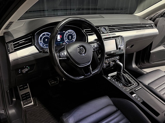 Volkswagen Passat Alltrack 13 of 30
