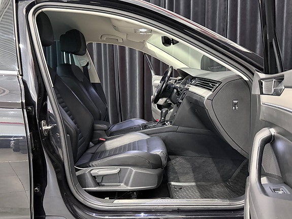 Volkswagen Passat Alltrack 9 of 30