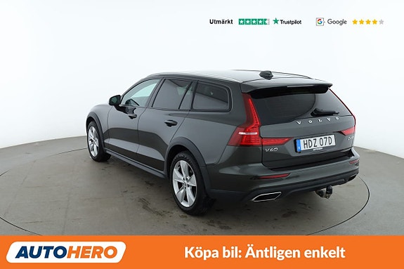 Volvo V60 Cross Country 3 of 30