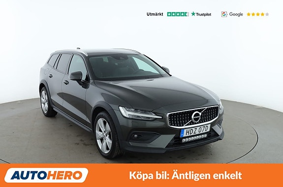 Volvo V60 Cross Country 8 of 30