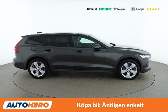 Volvo V60 Cross Country 7 of 30