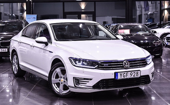 Volkswagen Passat 2 of 18