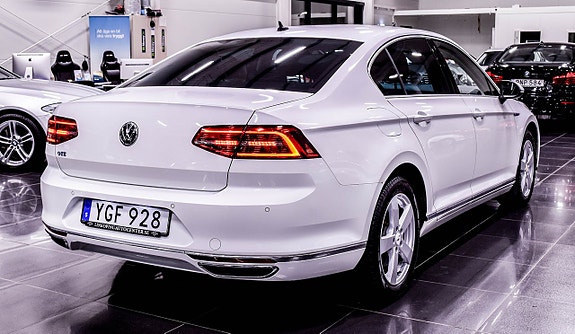 Volkswagen Passat 9 of 18